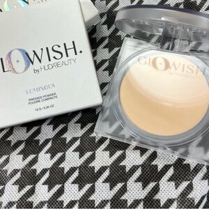 Huda beauty glowish pressed powder 01 fair